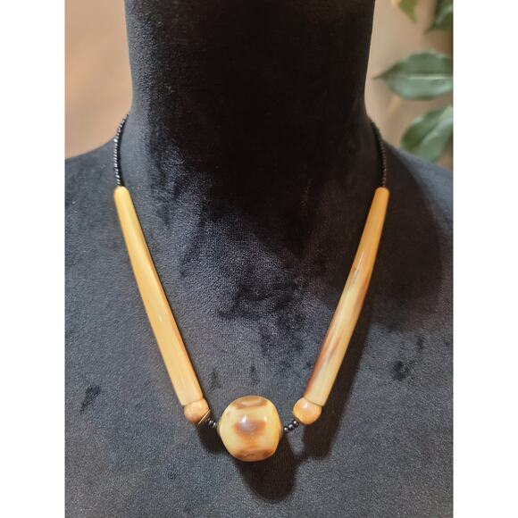 Women's Lightweight Beaded Necklace With Center Bead And Screw Lock Jewelry - Picture 1 of 6